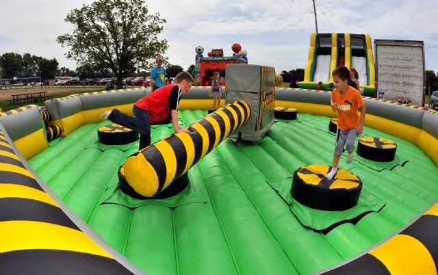 קופצים ונהנים: הפעלות עם מתקנים מתנפחים!