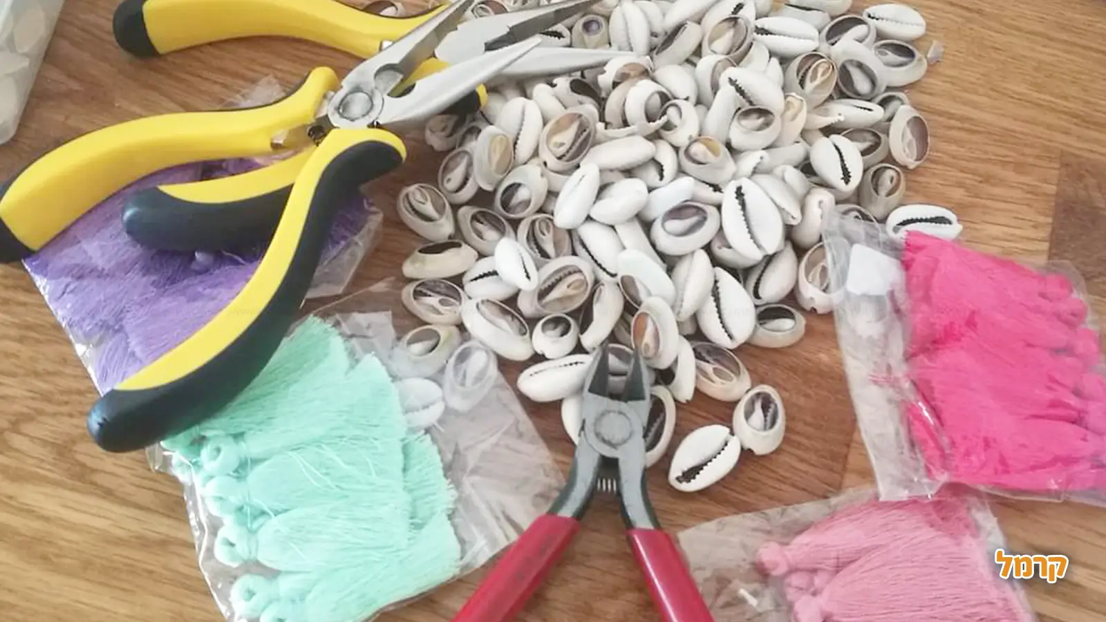 מאחורי החרוזים: סודות מעולם העיצוב והיצירה של תכשיטים מאחורי החרוזים: סודות מעולם העיצוב והיצירה של תכשיטים