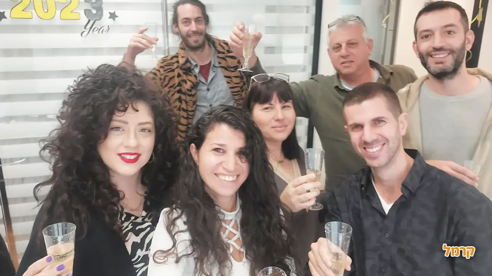 הרמת כוסית במשרד