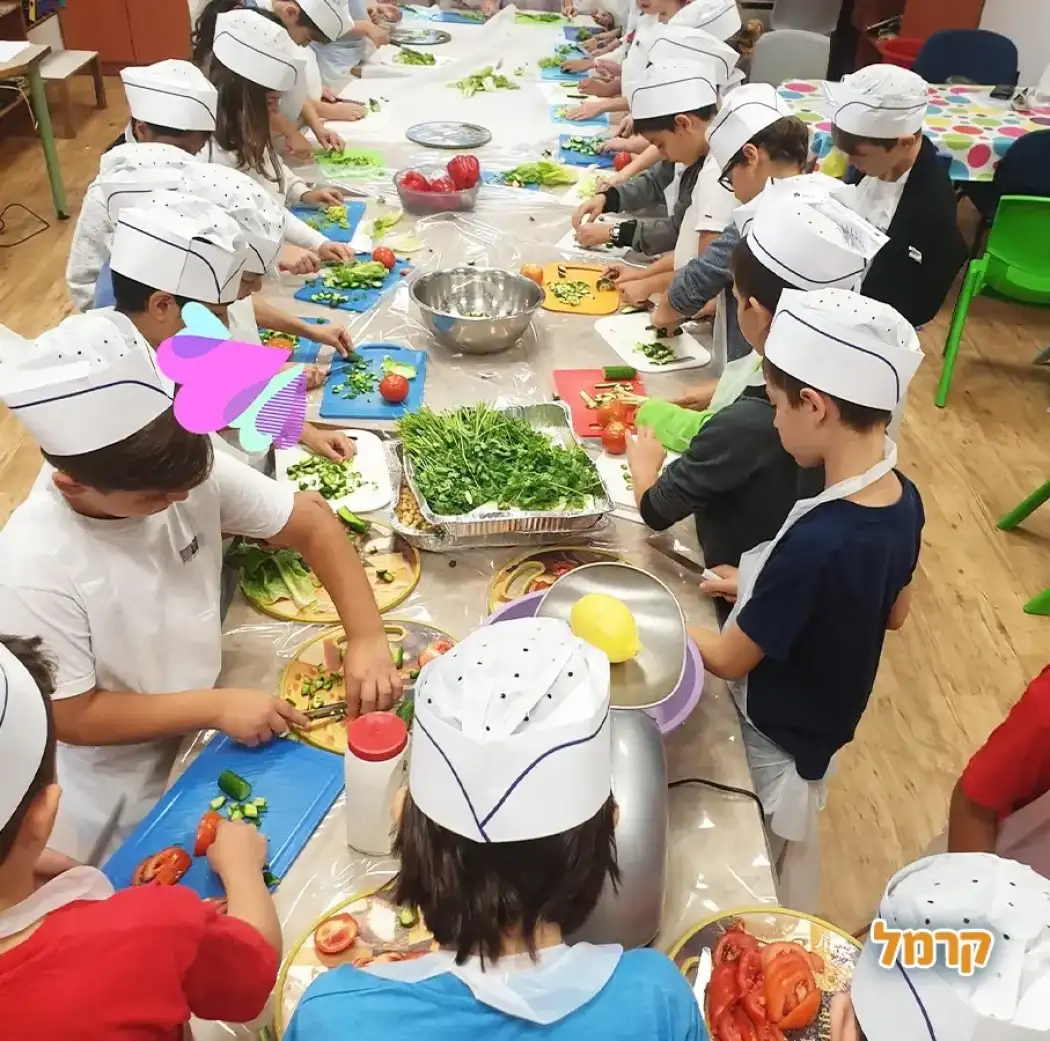 כל הילדים מבשלים יחד