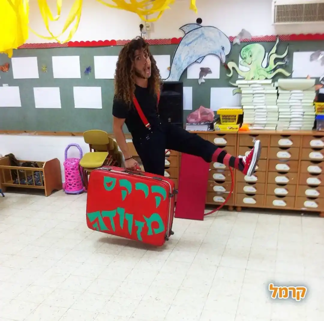 יוצא הפעלה עם המזוודה