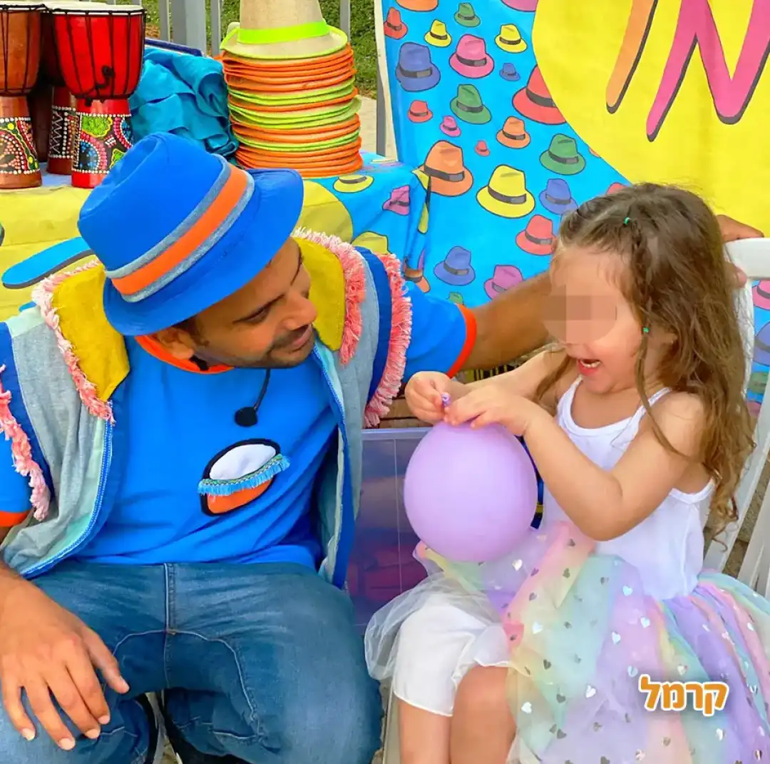 אדמימו בא לעשות מסיבה