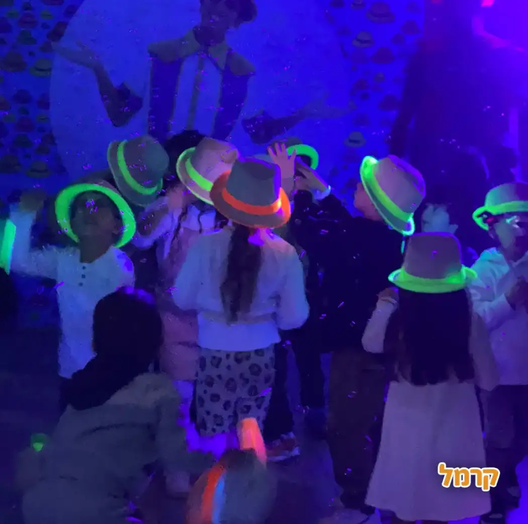 אדמימו בא לעשות מסיבה