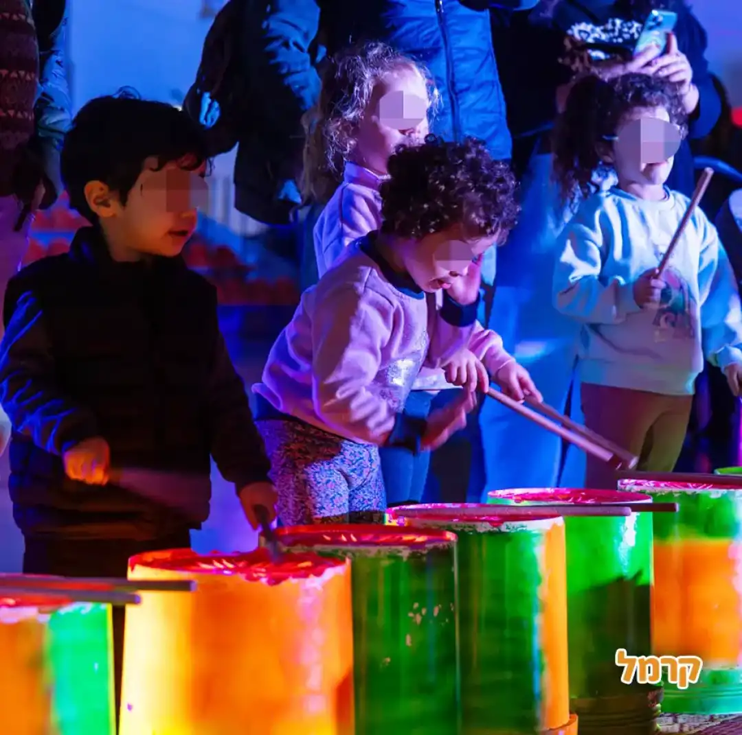 אדמימו בא לעשות מסיבה