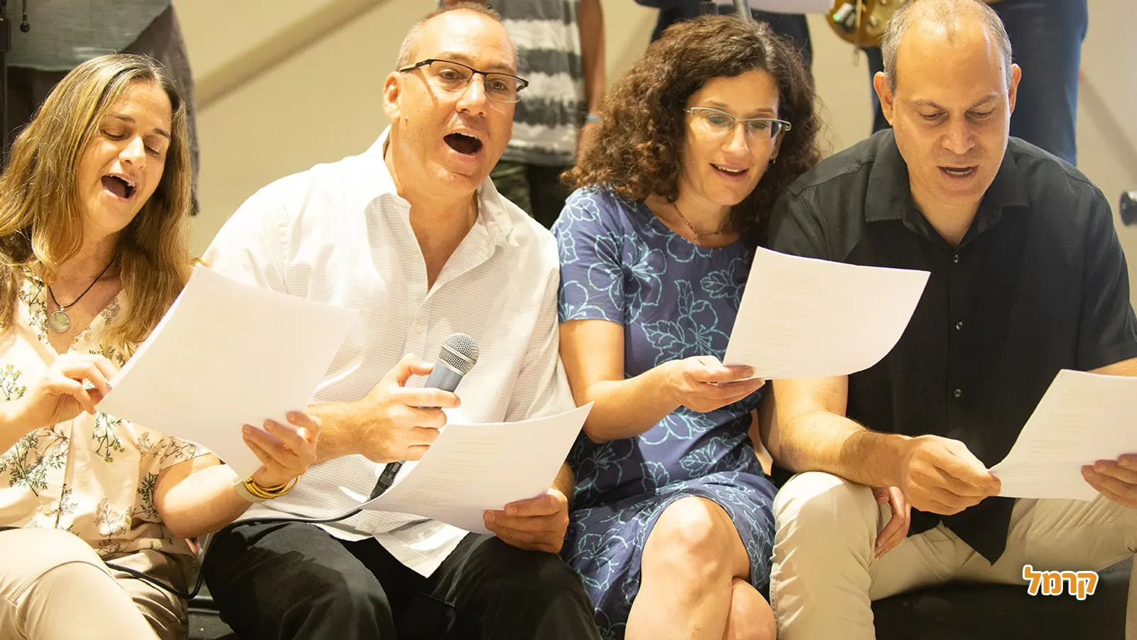 אהבה עברית - 073-7840198