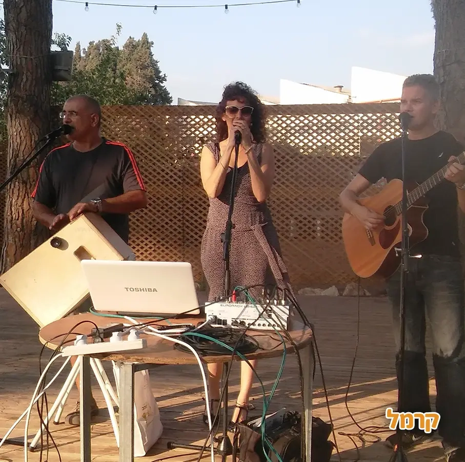 אהבה עברית - 073-7840198