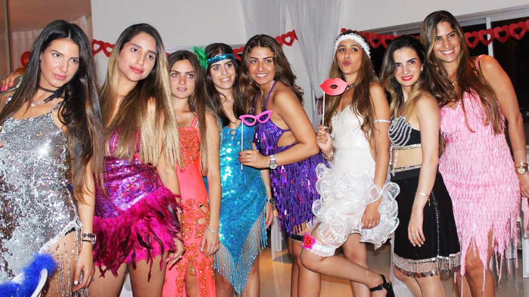 סטריפדאנס עם ענבר