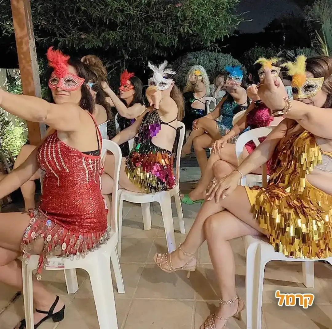 סטריפדאנס עם ענבר