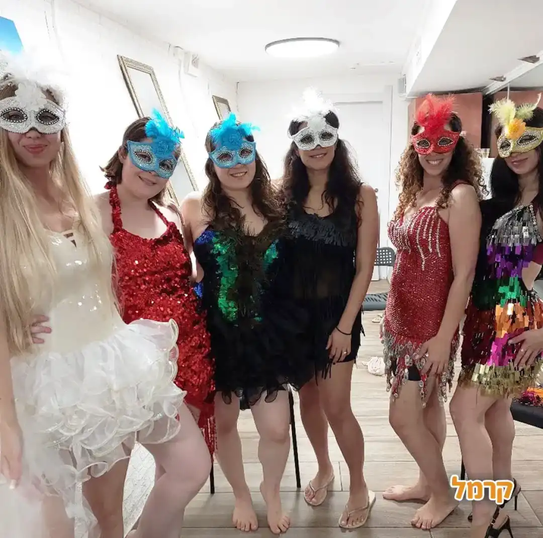 סטריפדאנס עם ענבר