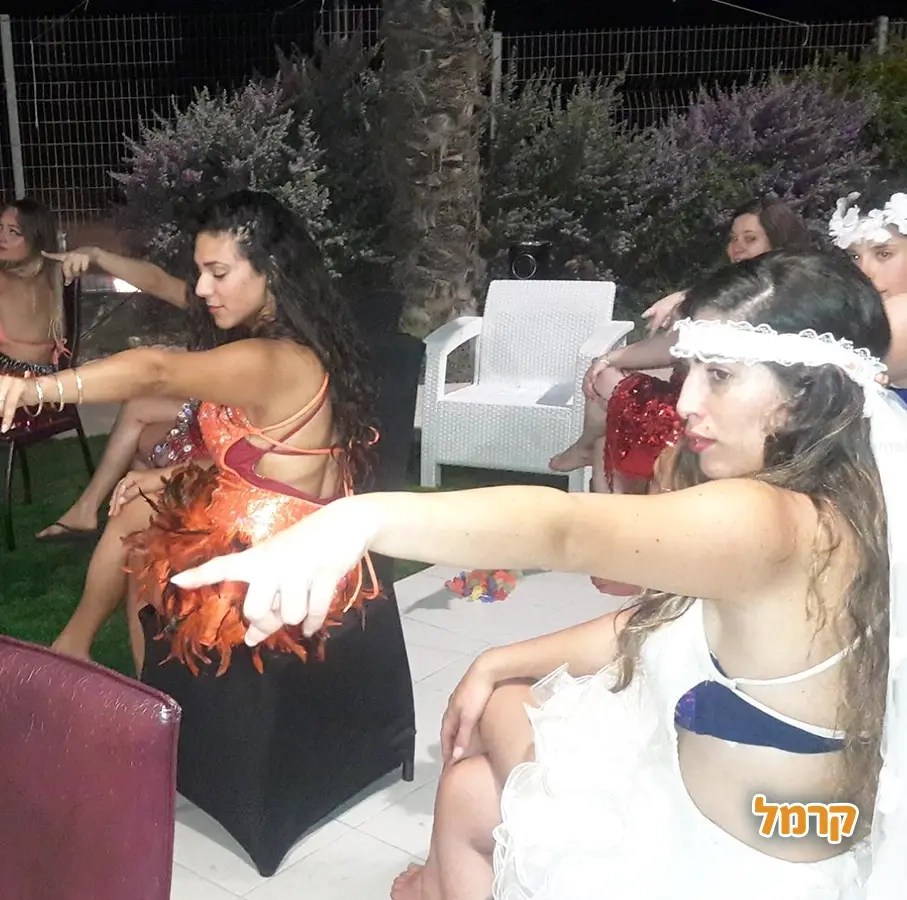 סטריפדאנס עם ענבר - 073-7829424