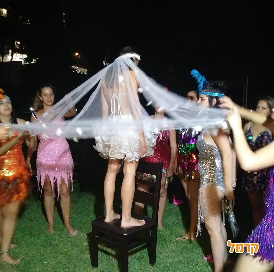 סטריפדאנס עם ענבר - 073-7829424