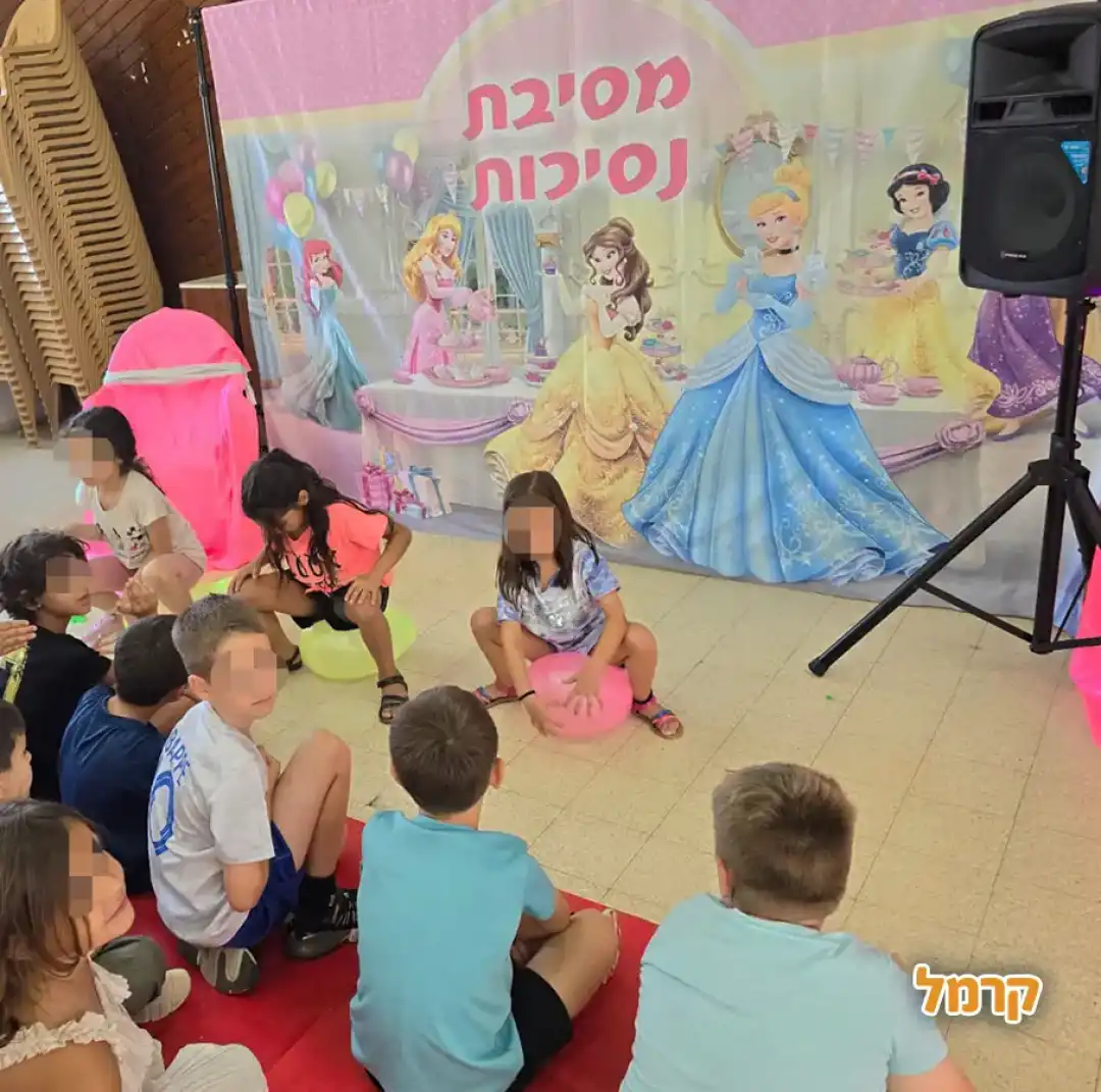 מסיבה זוהרת ומקפיצה עם אלה