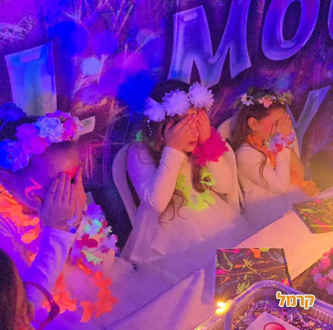מסיבה זוהרת ומקפיצה עם אלה