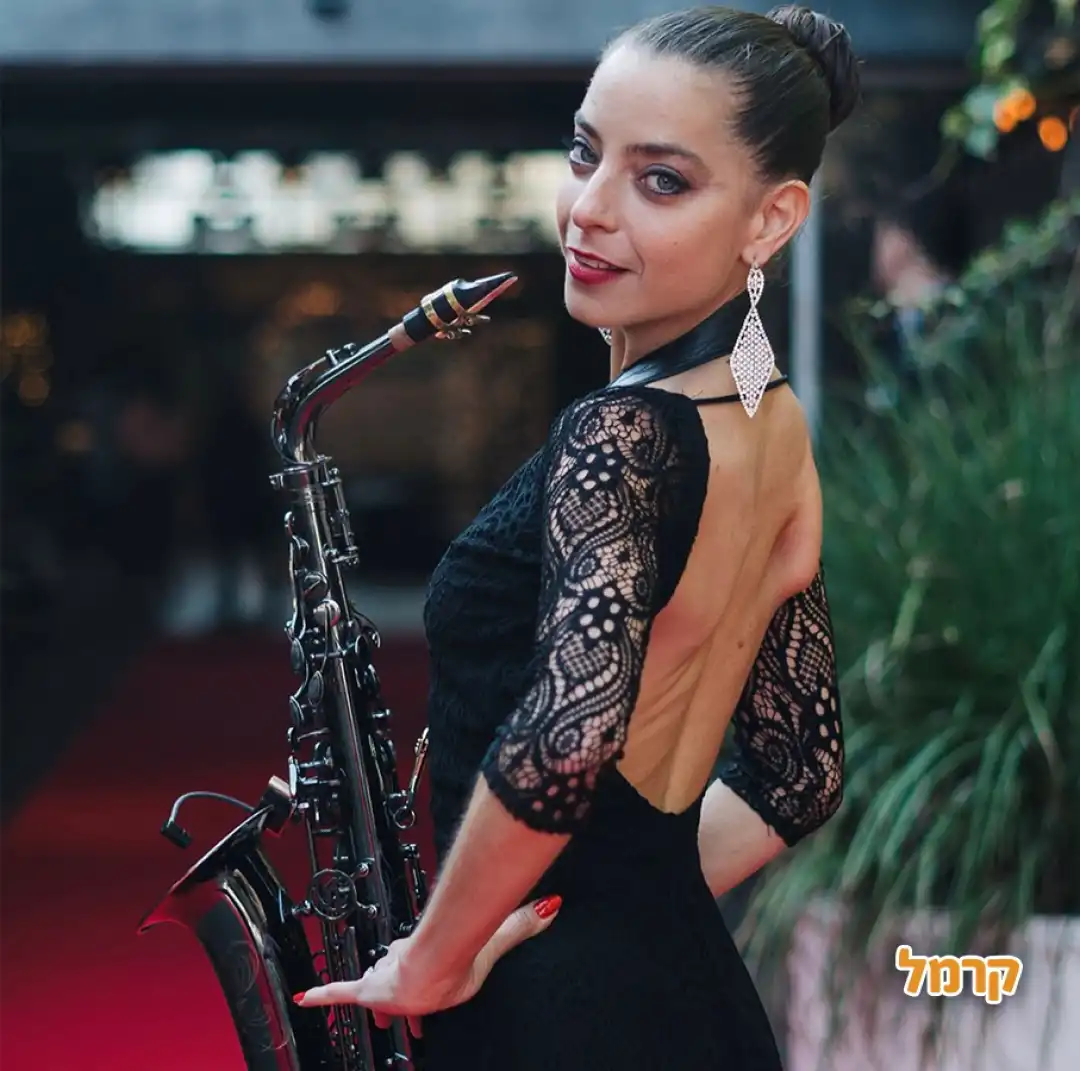 עלמה סקסופון