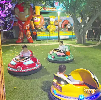 מכוניות מתנגשות מכוניות מתנגשות