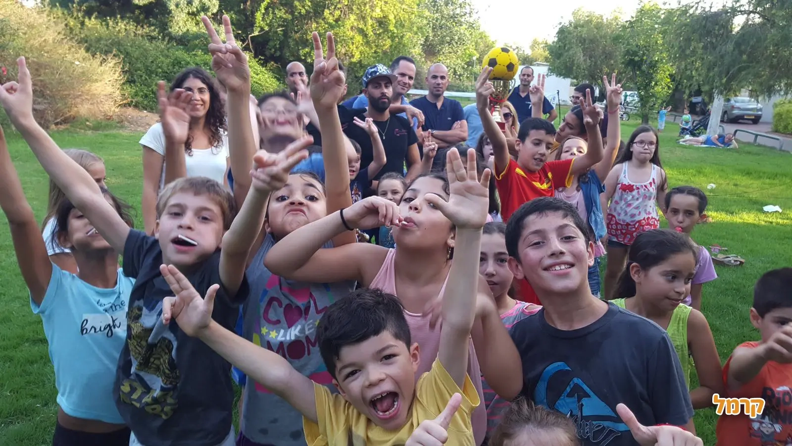 סמייל הפקות - קריוקי והכל הולך - 073-7598894