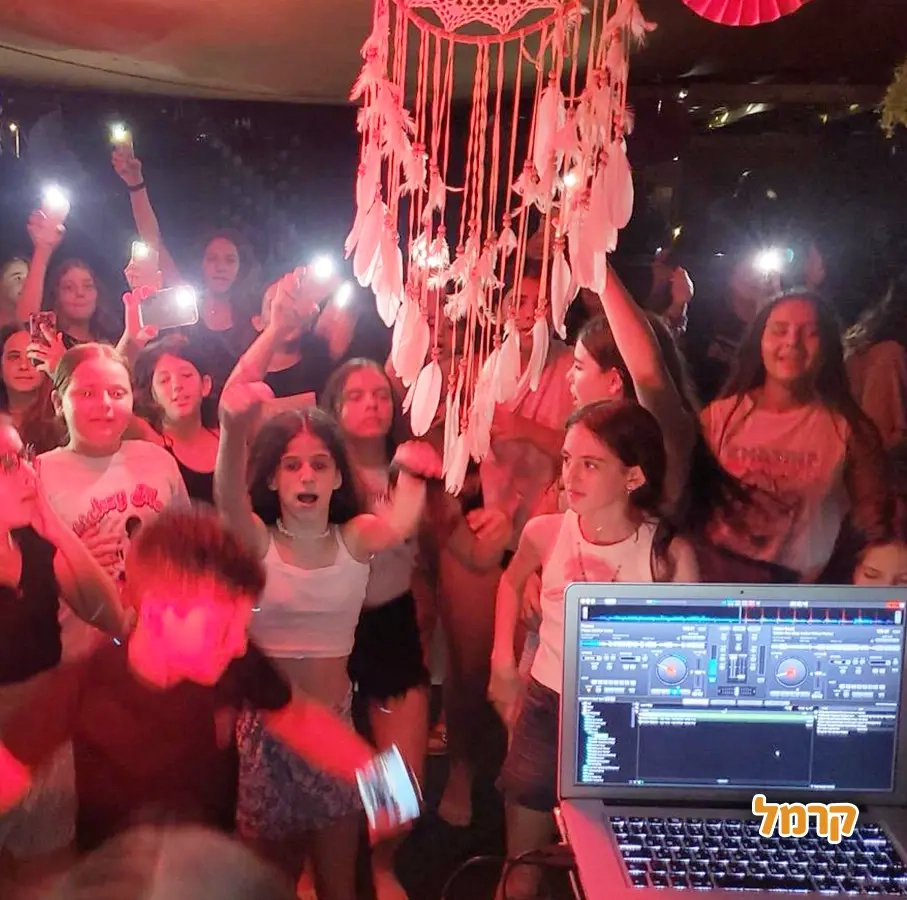 סמייל הפקות - קריוקי והכל הולך - 073-7598894