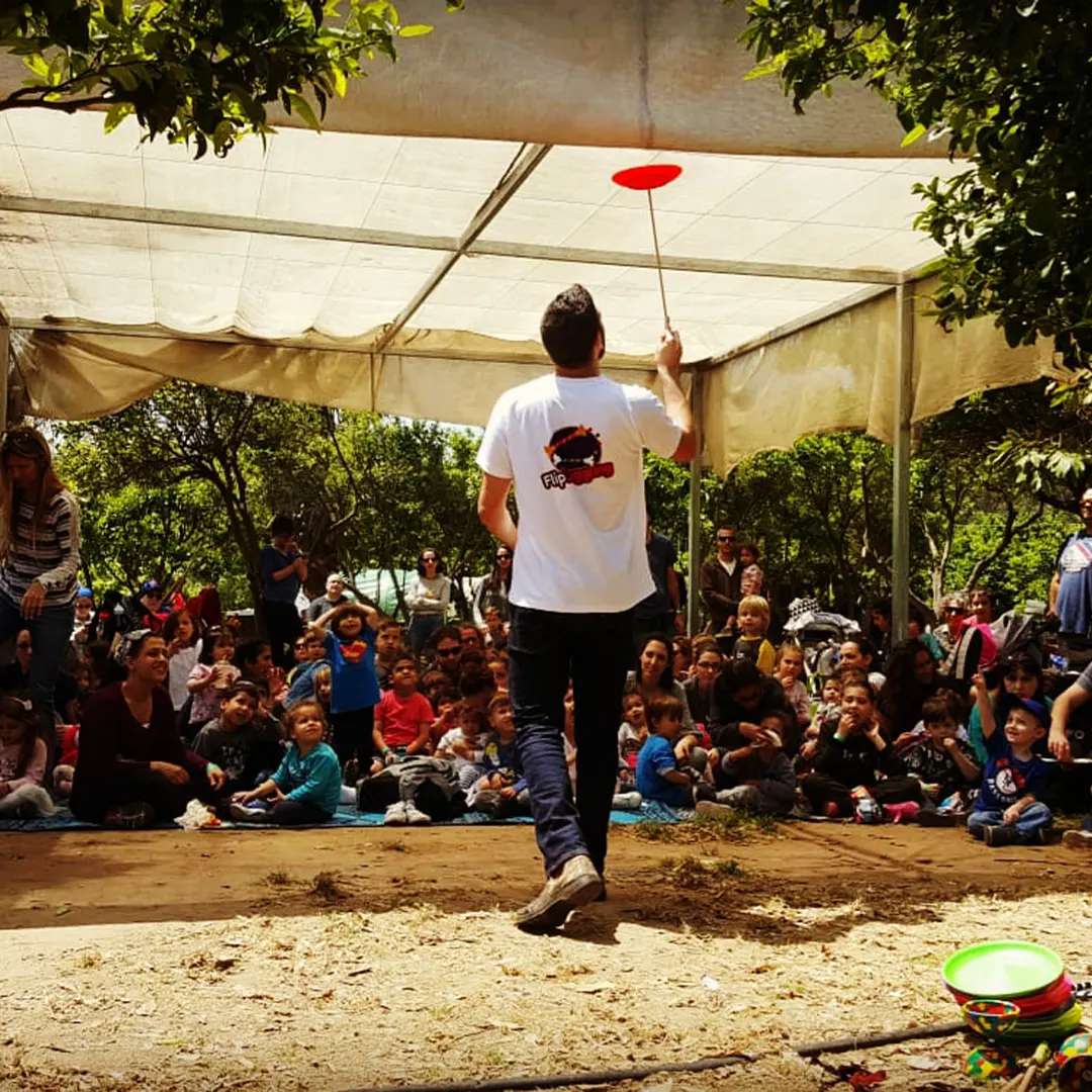 flip juggling - פליפ ג'אגלינג flip juggling - פליפ ג'אגלינג