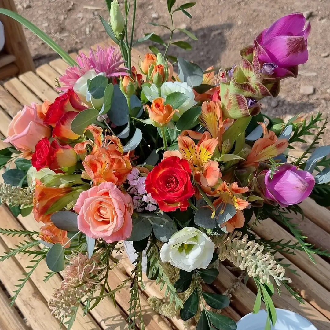 רווה בפרחים