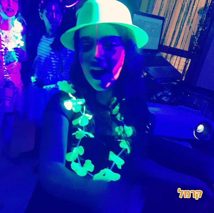 חגיגה הפקות - מסיבת קריוקי מצחיקה - 073-7590529