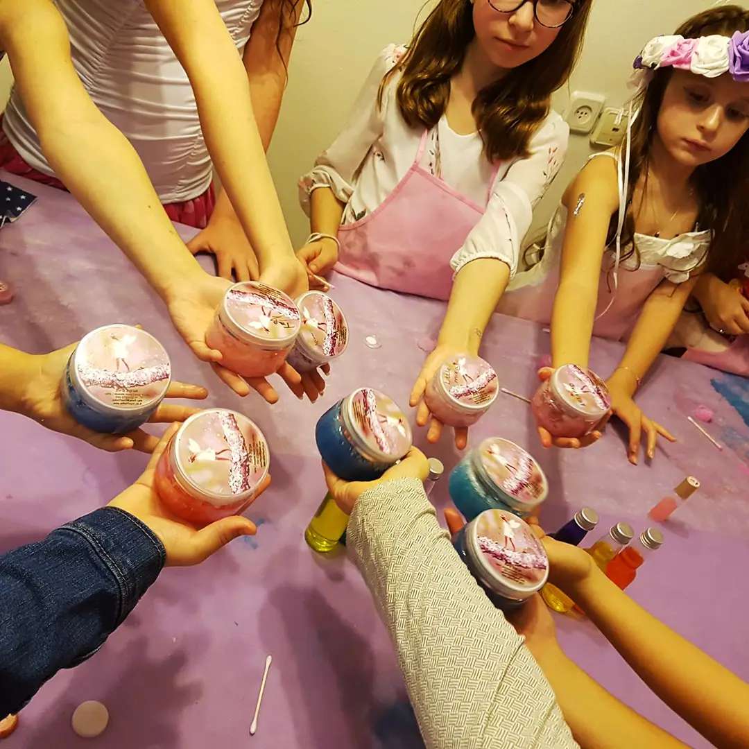 סדנת טיפוח ויצירה לבנות סדנת טיפוח ויצירה לבנות