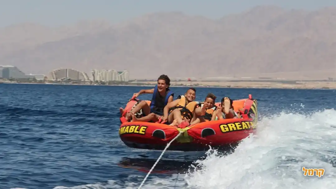 לעוף על המים