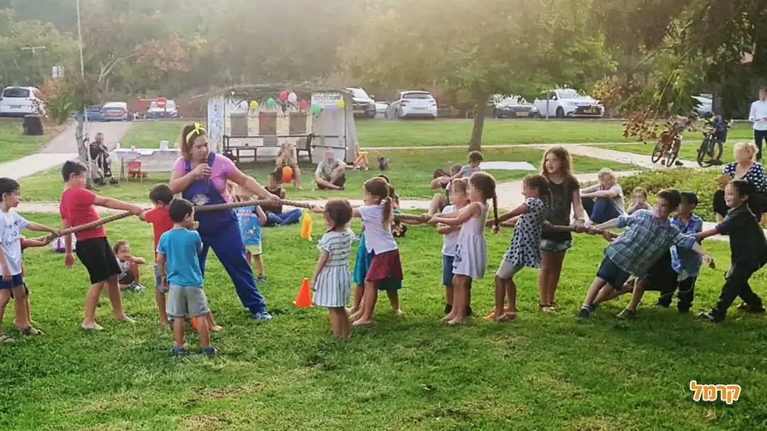 פוגלדת מסיבה של סיפור וזומבה