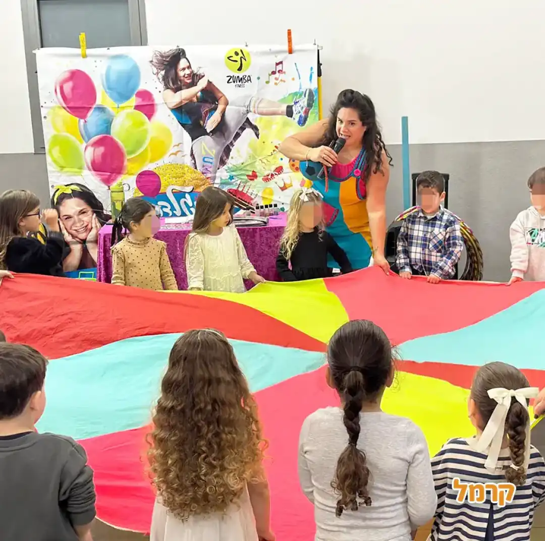 פוגלדת מסיבה של סיפור וזומבה