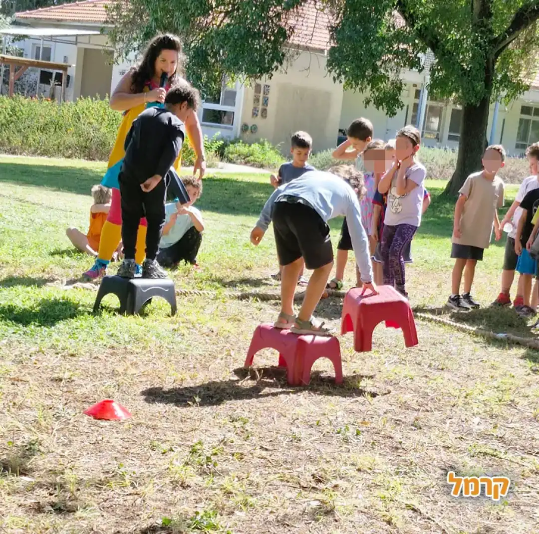 פוגלדת מסיבה של סיפור וזומבה