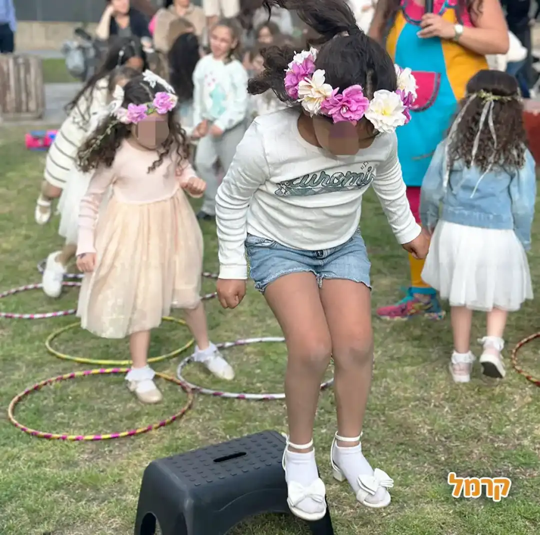 פוגלדת מסיבה של סיפור וזומבה