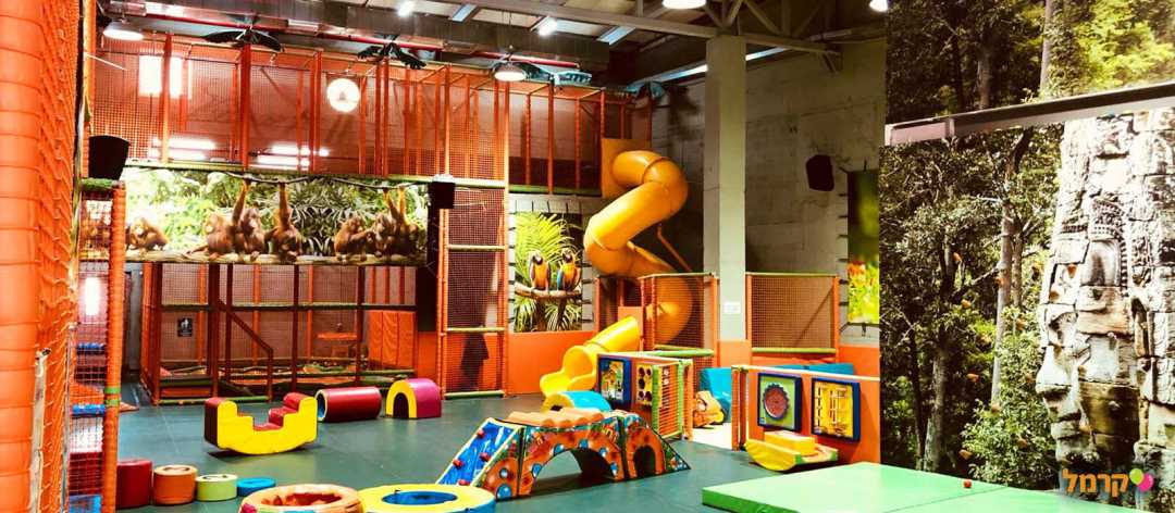 מגלשות ושלל מתקנים במשחקיה