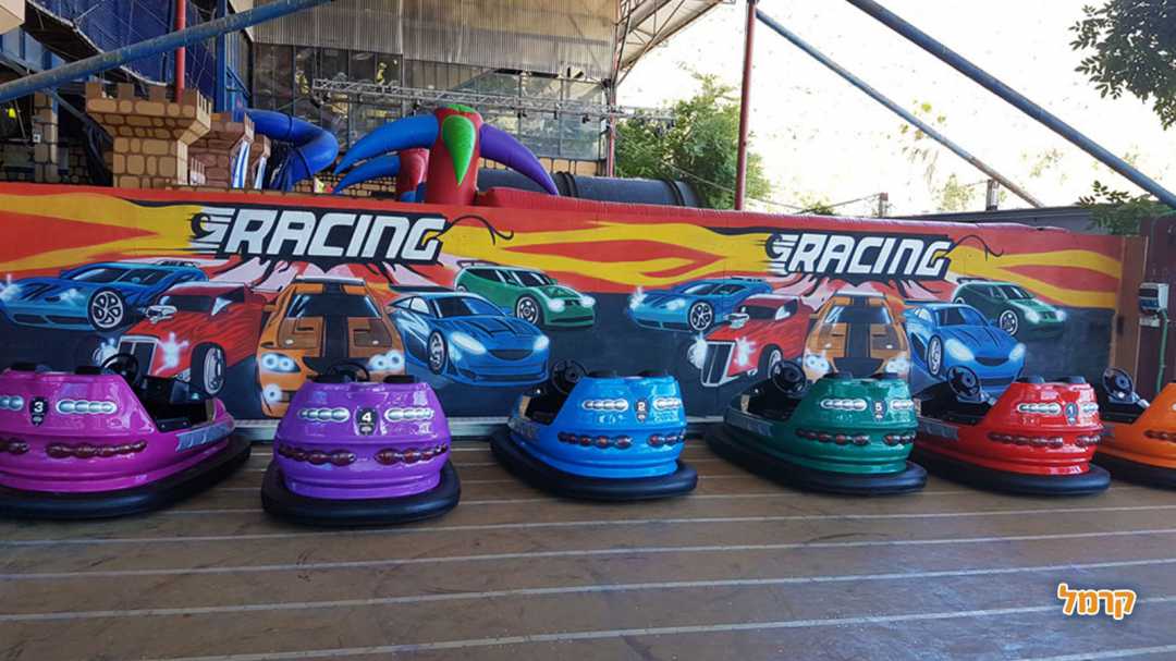 מכוניות מתנגשות