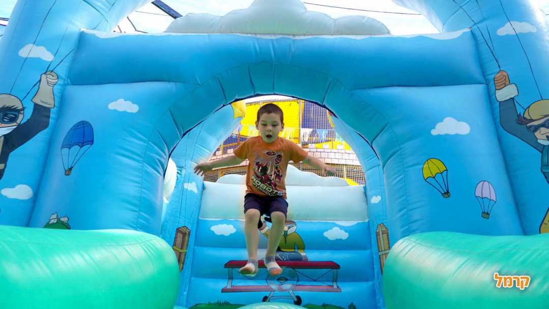 קופצים בכיף