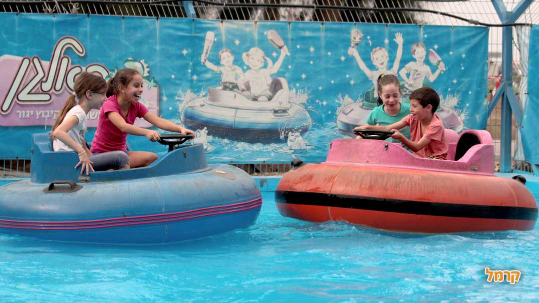 מתקן שייט ומתנגשים בבריכה