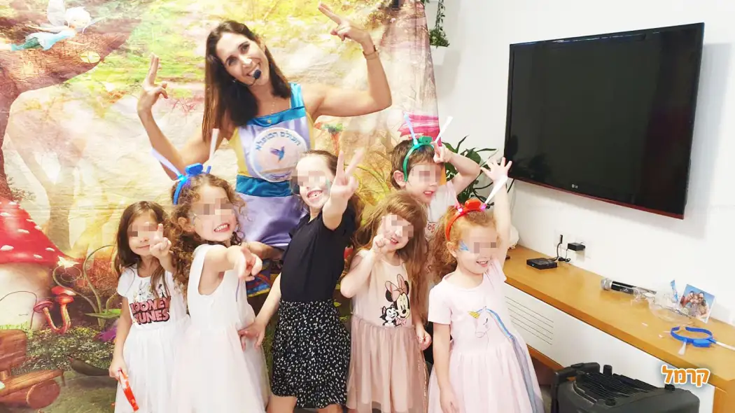 העולם המופלא של דקלה