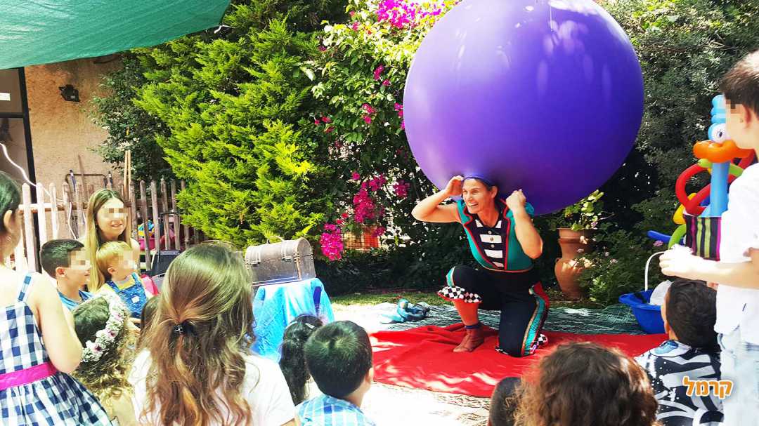 לעוף עם בלונים