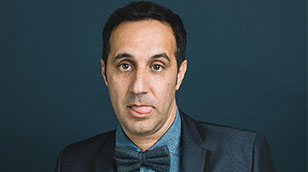 חוגגים עם הסטנדאפיסט רוני ששון
