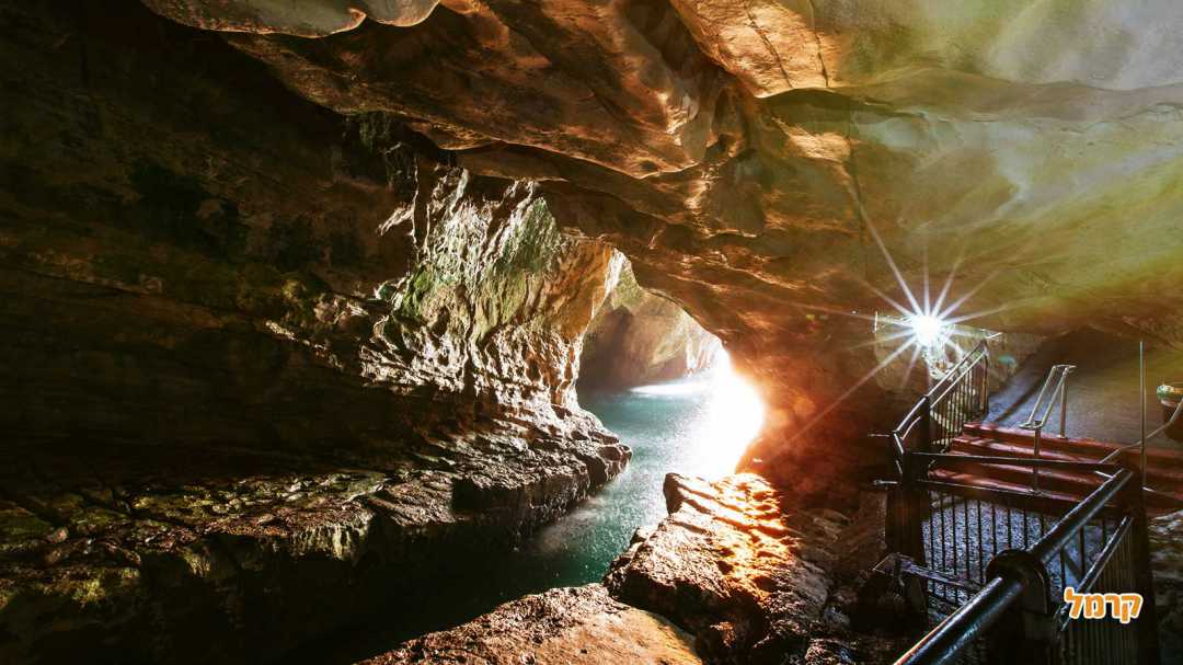 הנקרות המדהימות שמובילות אל הים שבראש הנקרה