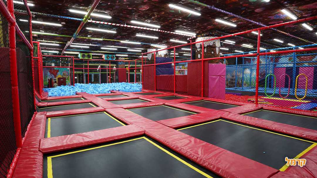 מתחם הטרמפולינות