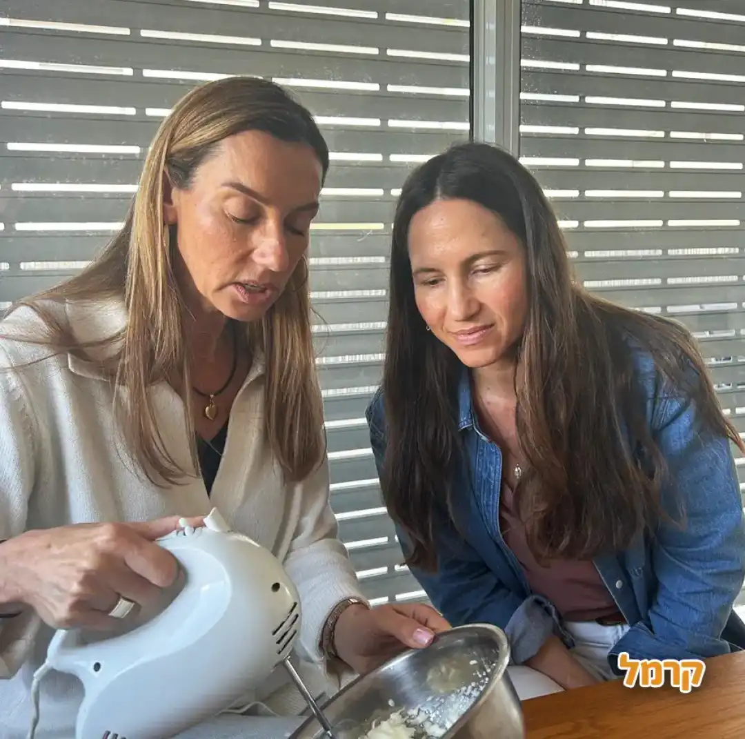 אחיות בסטודיו