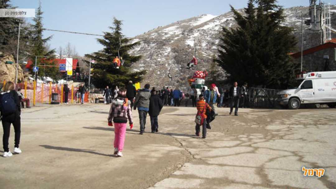 אנשים מבלים באתר החרמון