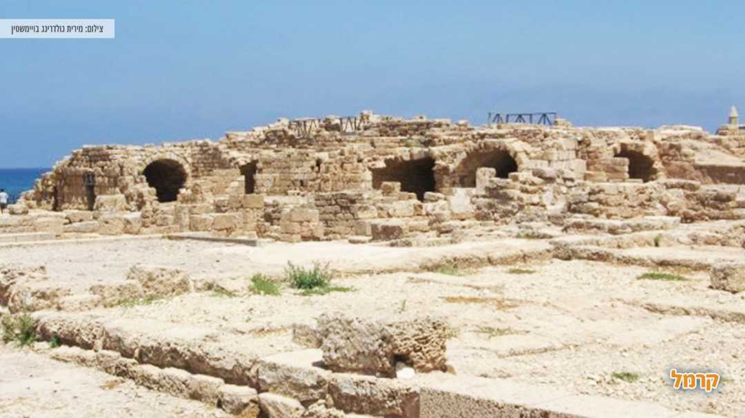 נוף מהמם לצד הריסות ישנות של מבנה עתיק