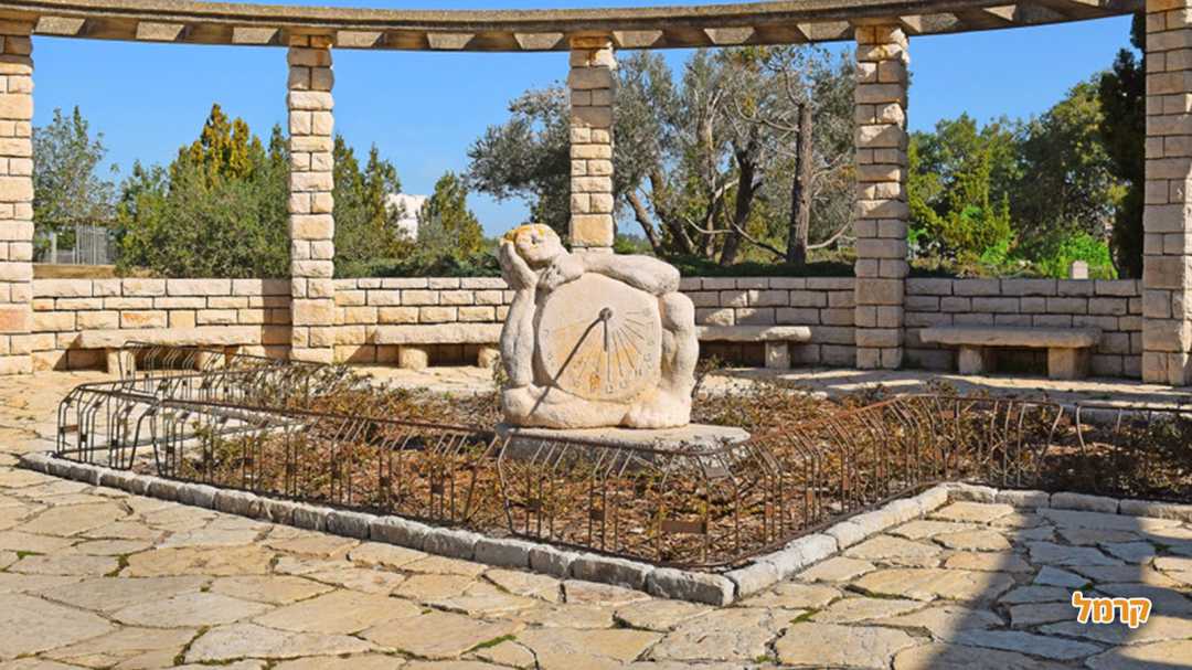 פסל מיוחד בגן