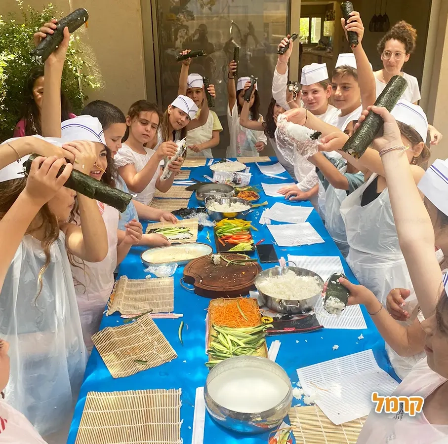 מכינים סושי יחד