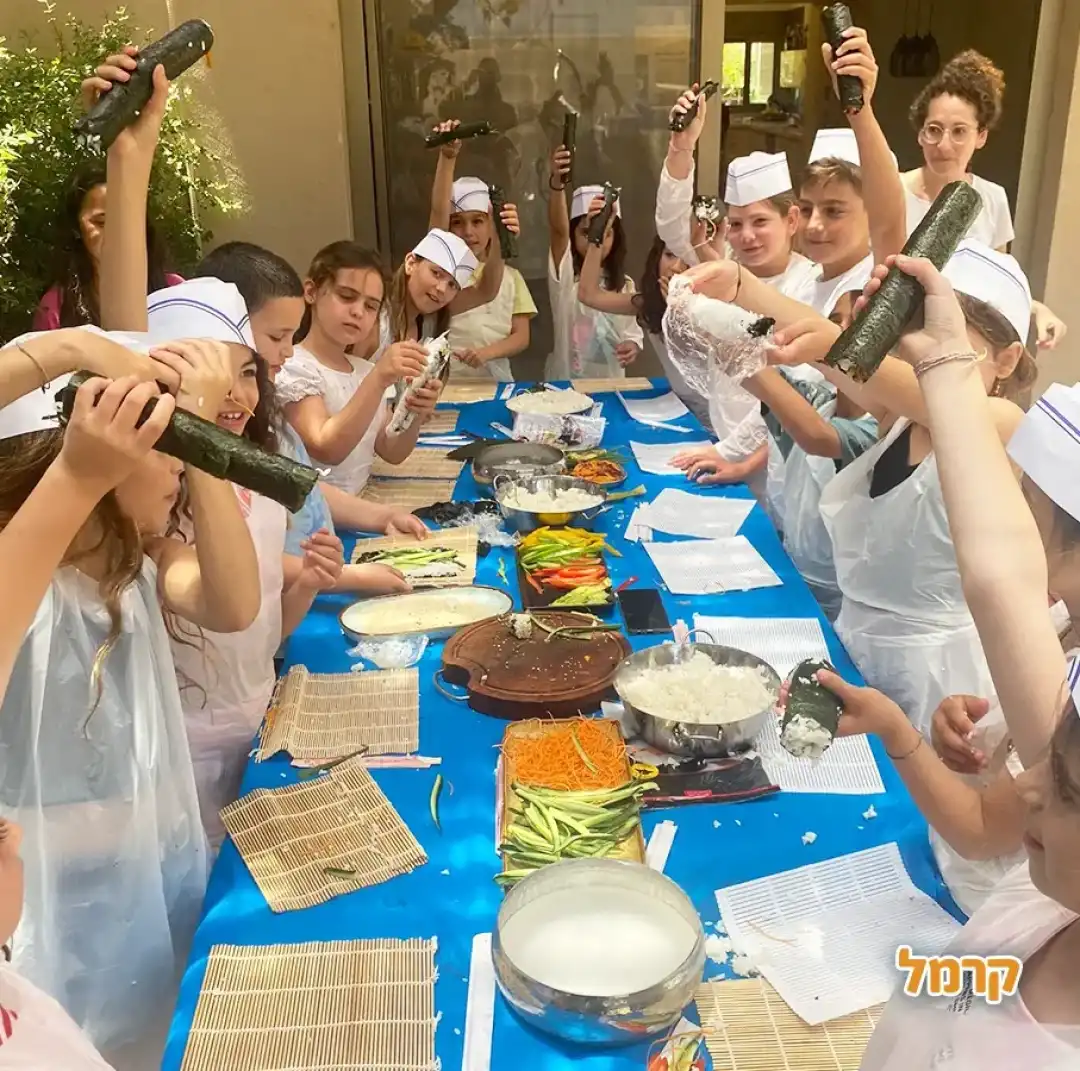 מכינים סושי יחד