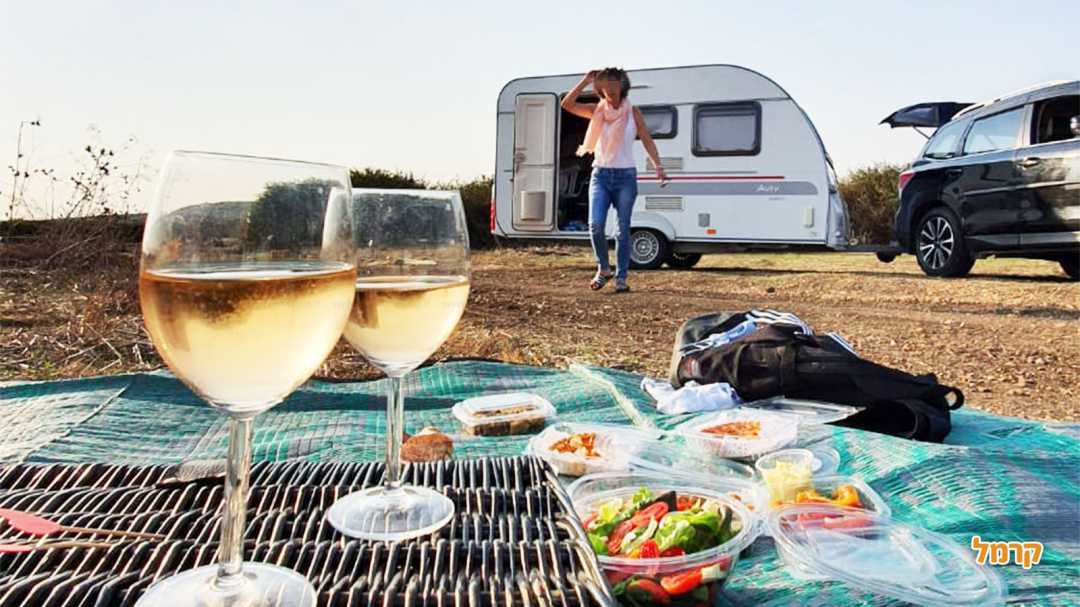 בין שבילים לכוכבים