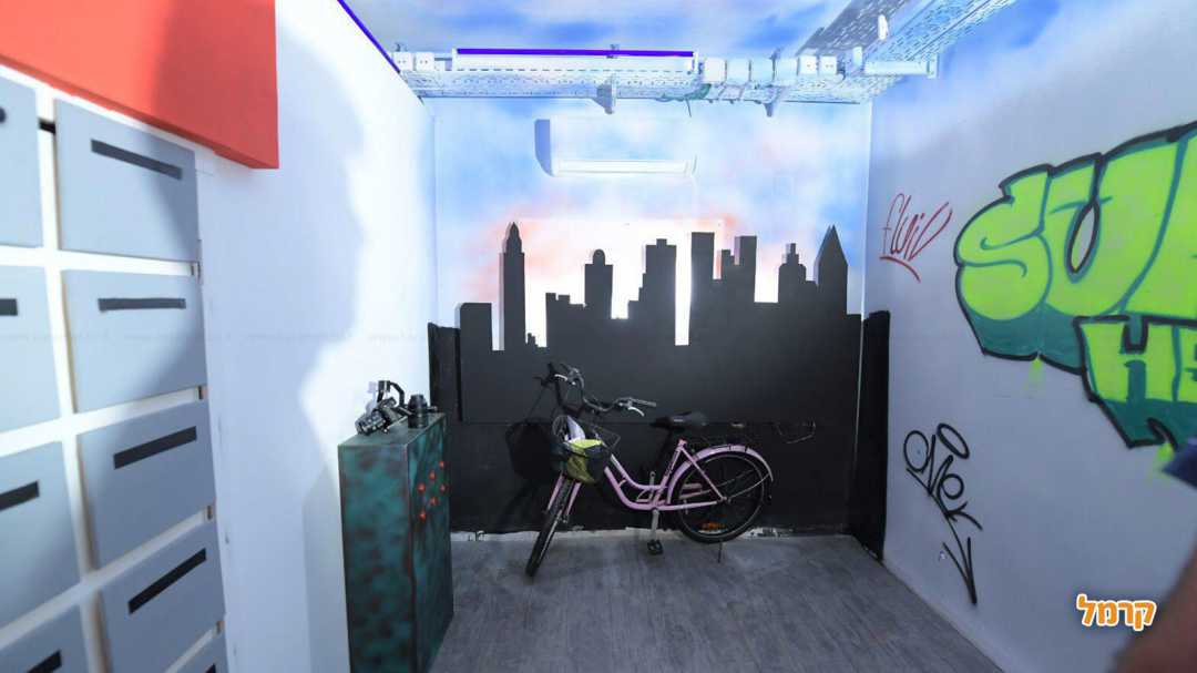 חדר הבריחה של רינו עם גיבורי על