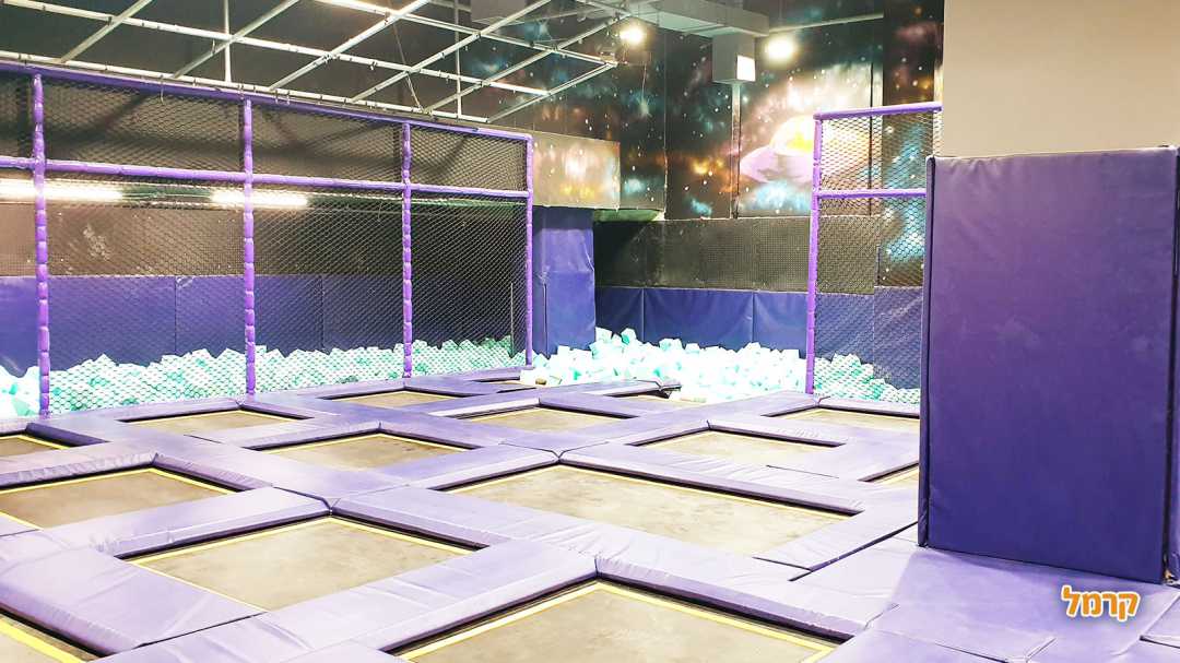 טרמפולינות ובריכת קוביות ספוג