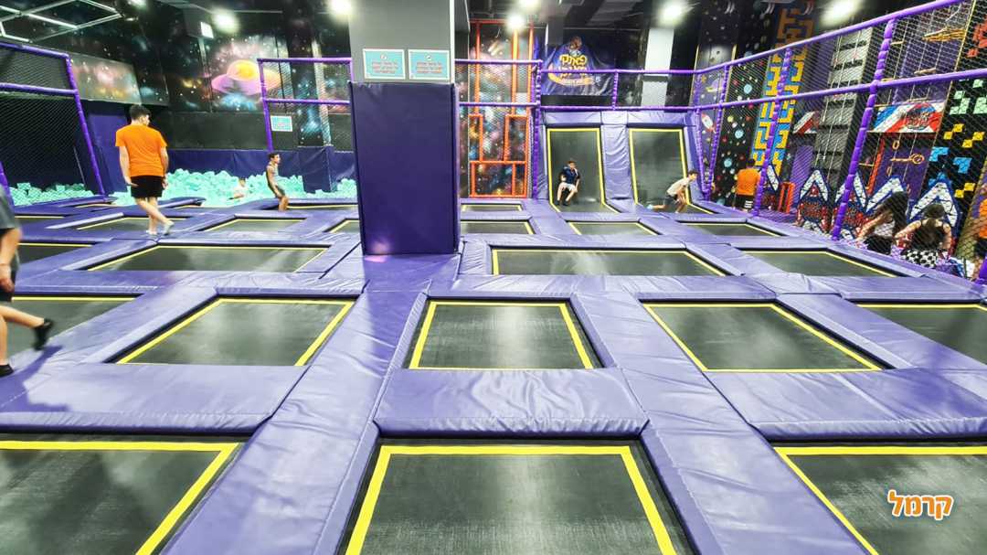 מתחם טרמפולינות לבוגרים