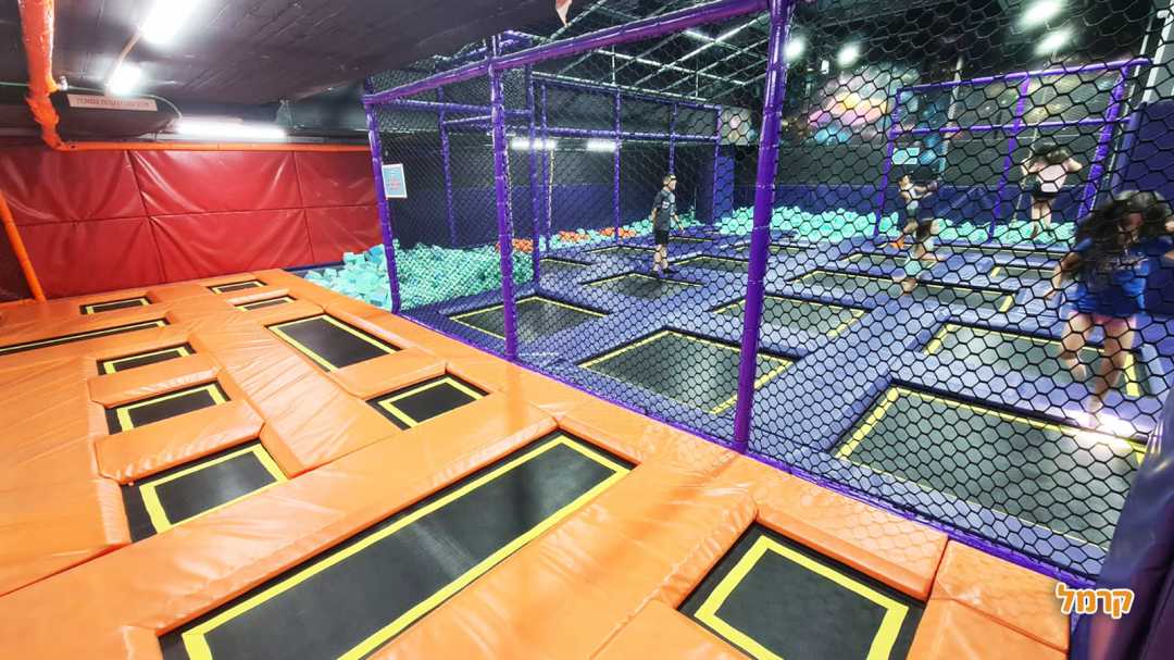 מתחם טרמפולינות כתום לקטנטנים